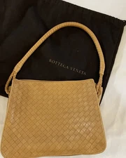 Bottega Veneta Vintage Intrecciat Shoulder Bag in Carmel Color