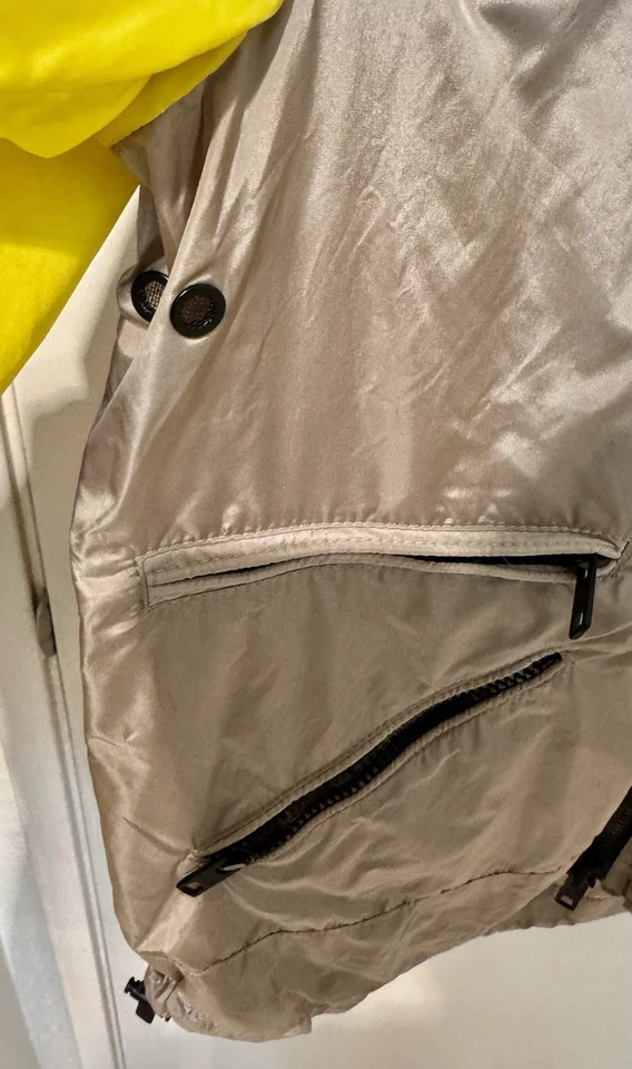 COACH HOODED PACKABLE WINDBREAKER SIZE MEDIUM - Image 4 of 4