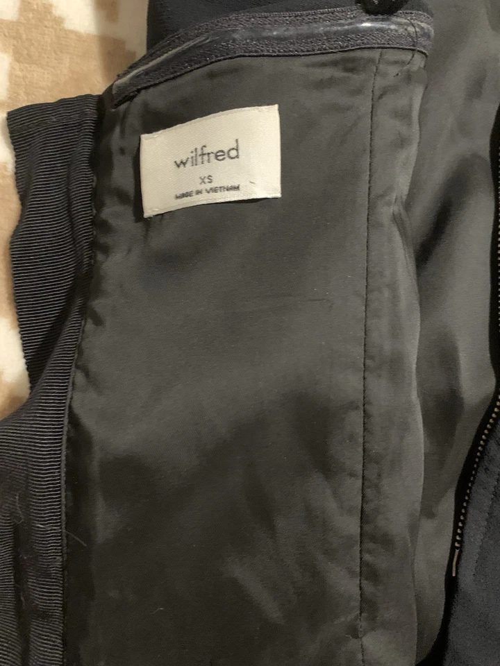 Blusa Aritzia Wilfred preta sem alças tamanho XS - Imagem 3 de 3