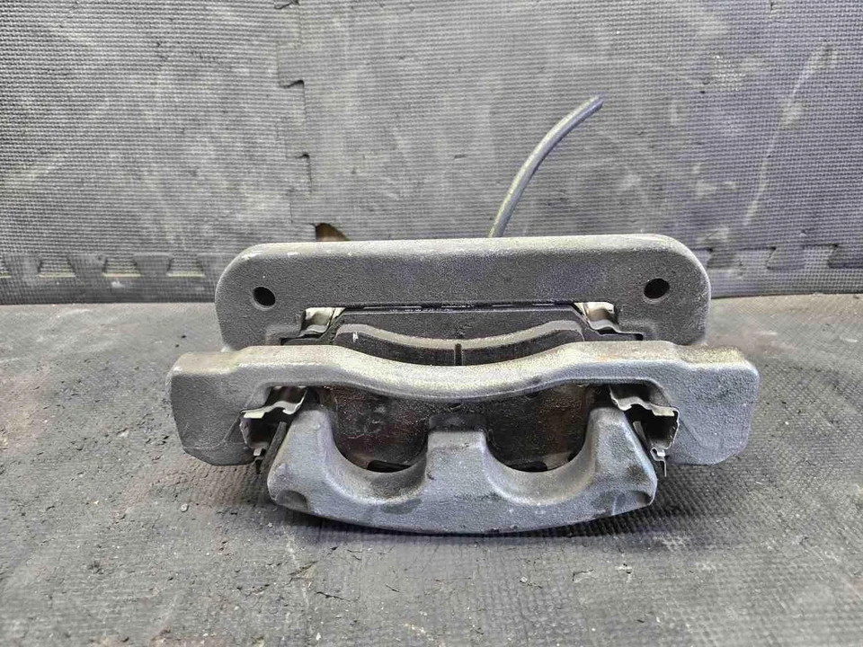 2018 GMC Yukon Front Driver Brake Caliper 11 12 13 14 15 16 17 18 19 20 OEM Foto 2 de 4