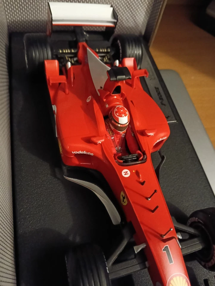 Ferrari F2002 Schumacher 1:18 - Immagine 3 di 4