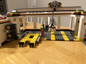 LEGO CITY: Garage (7642)  100% Complete w/Instructions | No Box