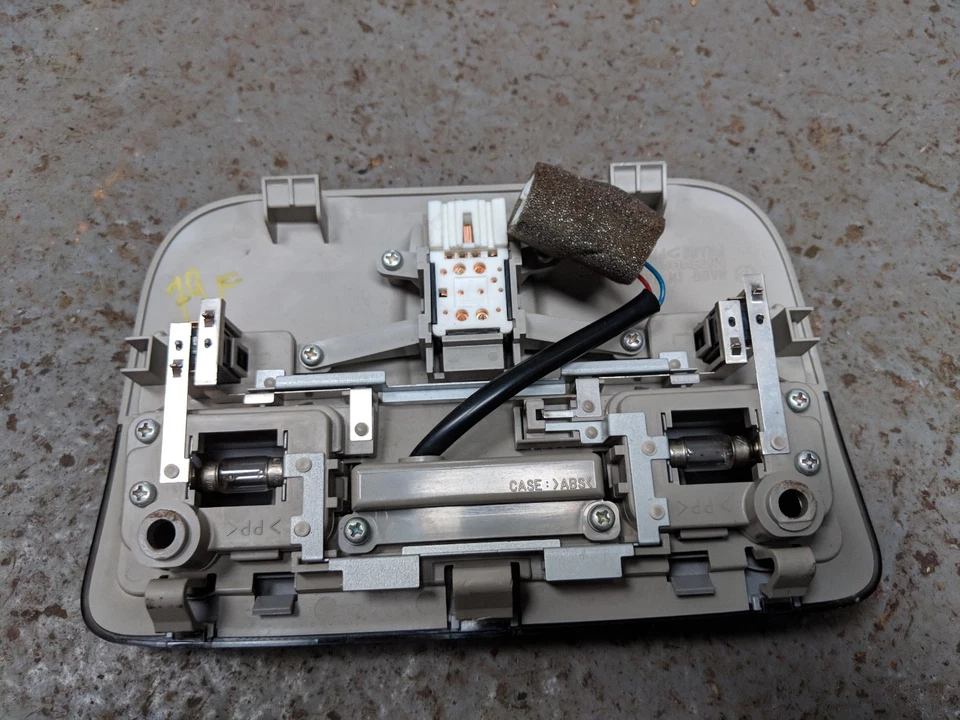 SUBARU OUTBACK 2006 LÁMPARA INTERIOR DELANTERA LUZ DE LECTURA Foto 2 de 2