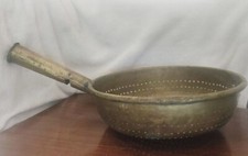 Vintage. Ancienne grande Passoire Écumoire en Laiton Début XXie. Diamètre 29 cm
