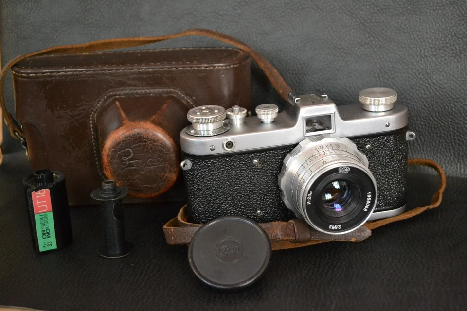 SERVIDO! Câmera rara FED Zarya (Zaria) telêmetro vintage 35mm Industar-26M - Imagem 3 de 4