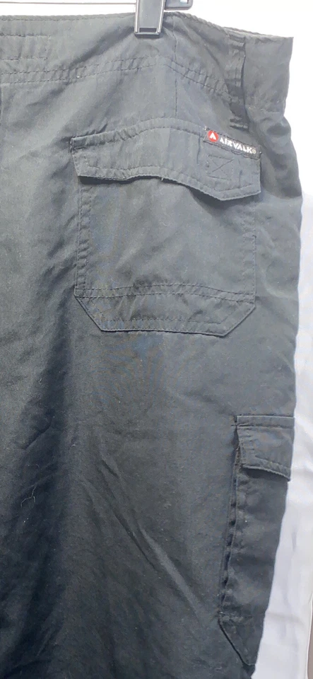Pantalones cortos cargo de algodón Airwalk para hombre negros talla 36.  Entrepierna 12”. Elevación 12”. Muy bonito Foto 3 de 3