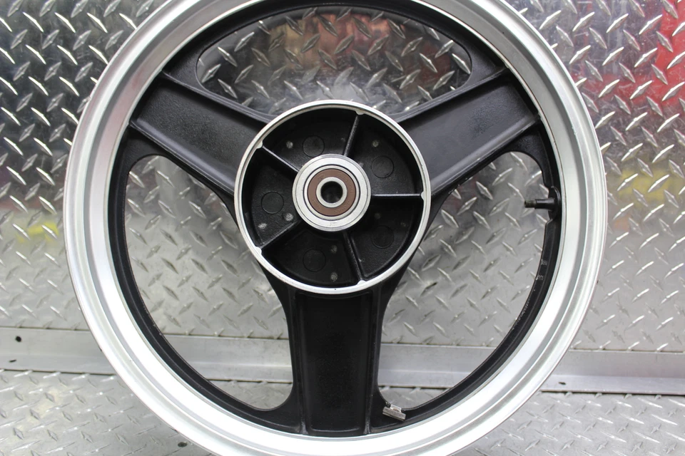 Honda Interceptor 500 VF500F 1985 llanta trasera 42650-MF2-670 Foto 2 de 4