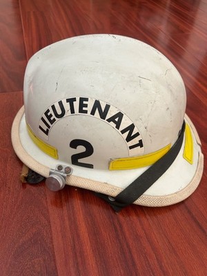 Vintage White Officer fire helmet Lieutenant 2 White Cairns SFD display USED