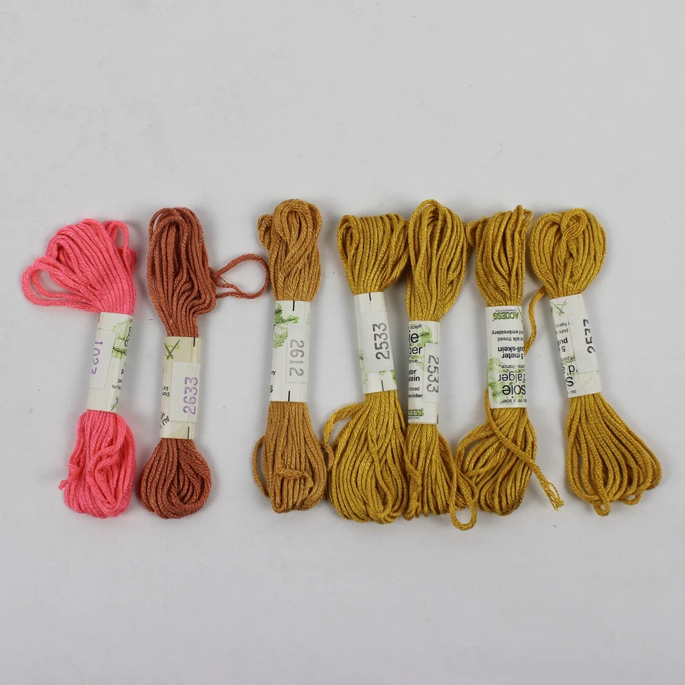 100% Silk Thread for Embroidery 22 Pieces, 9 Colors 5m Pull Skeins - Image 3 of 4