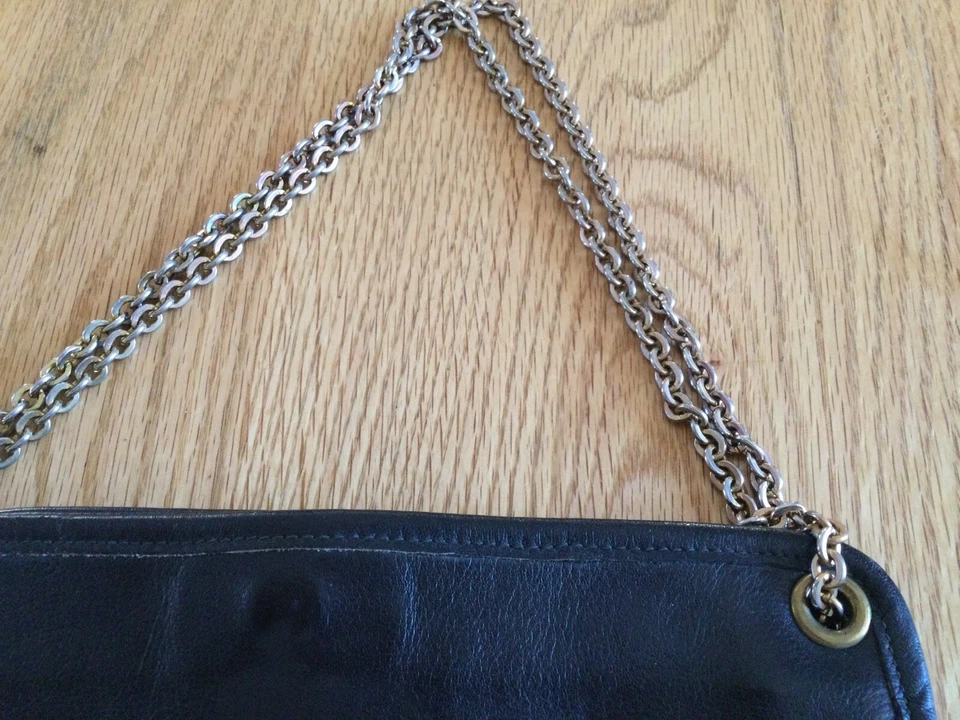 Bolso de hombro vintage con correa de cadena de cuero negro Etra Foto 4 de 4