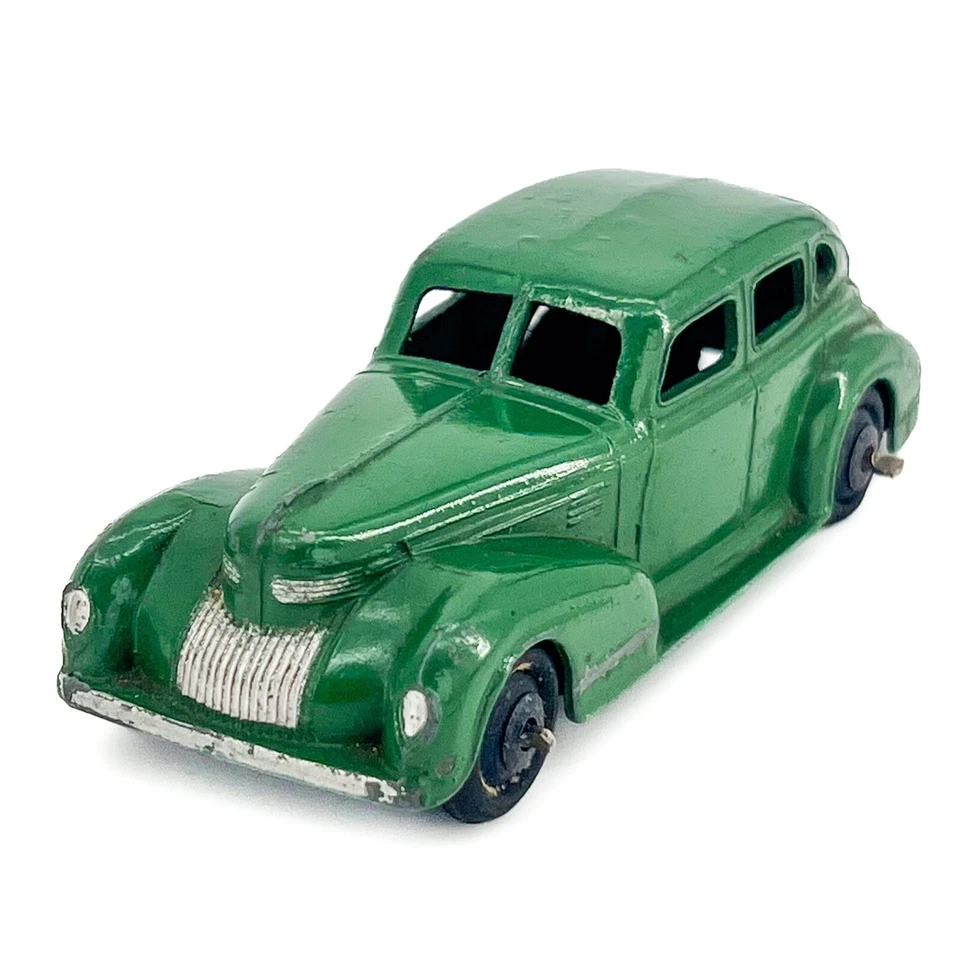 De colección Dinky Toys 39E Chrysler Royal Sedán Metal Hombre Cueva Diecast Car Inglaterra ¡GUAU! Foto 3 de 4