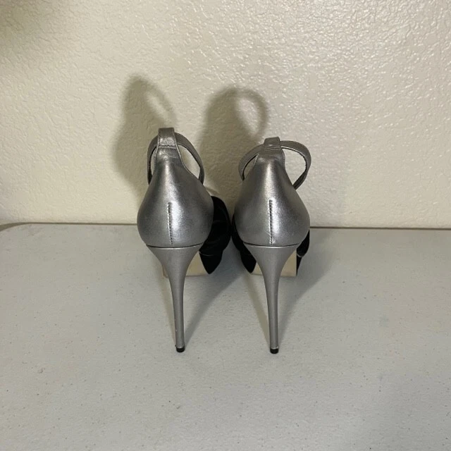 Zapatos de salón Brian Atwood para mujer 7,5 plateados negros punta abierta sexy correa alta para el tobillo Foto 4 de 4