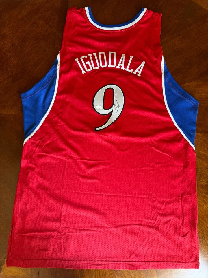 Camiseta Adidas firmada por Andre Iguodala autografiada emitida por el equipo del juego JSA LOA 76ers Foto 3 de 4