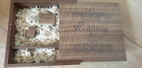 16GB USB Drive with Laser Engraved"Our Wedding story" Wedding Anniversary - 第 8/8 張圖片
