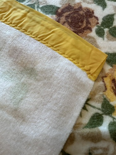 Vintage 1970’s Cannon Blanket 72x90 Twin/Full Yellow Roses USA Poly Rayon Satin - Picture 16 of 24