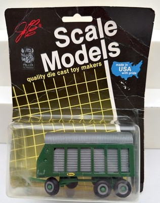 1/64 SCALE MODELS VICTOR TANDEM AXLE FORAGE WAGON (Green & silver)/ Farm Toy 