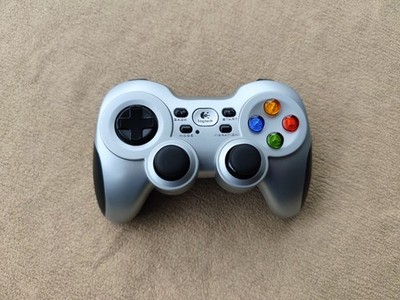 Logitech F710 Wireless Gamepad Controller für PC, USB-Empfänger