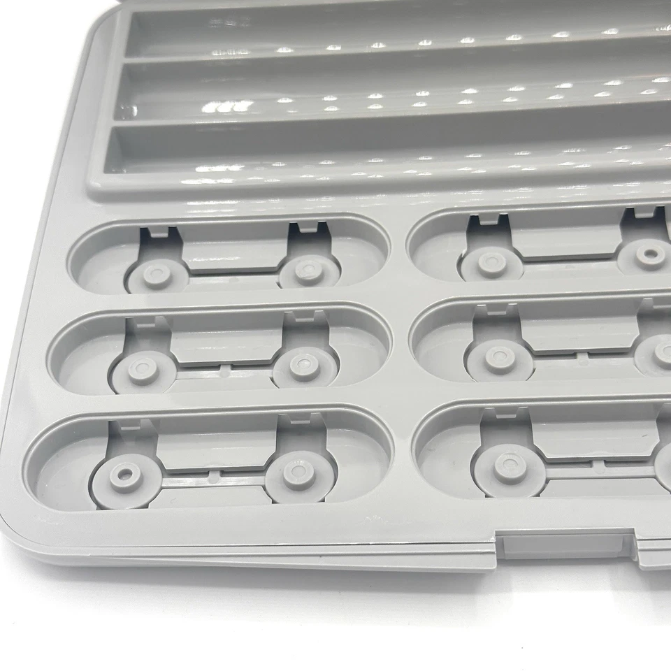 Estuche compacto con espejo paleta de colores Mary Kay Signature - gris vacío #9071 Foto 4 de 4