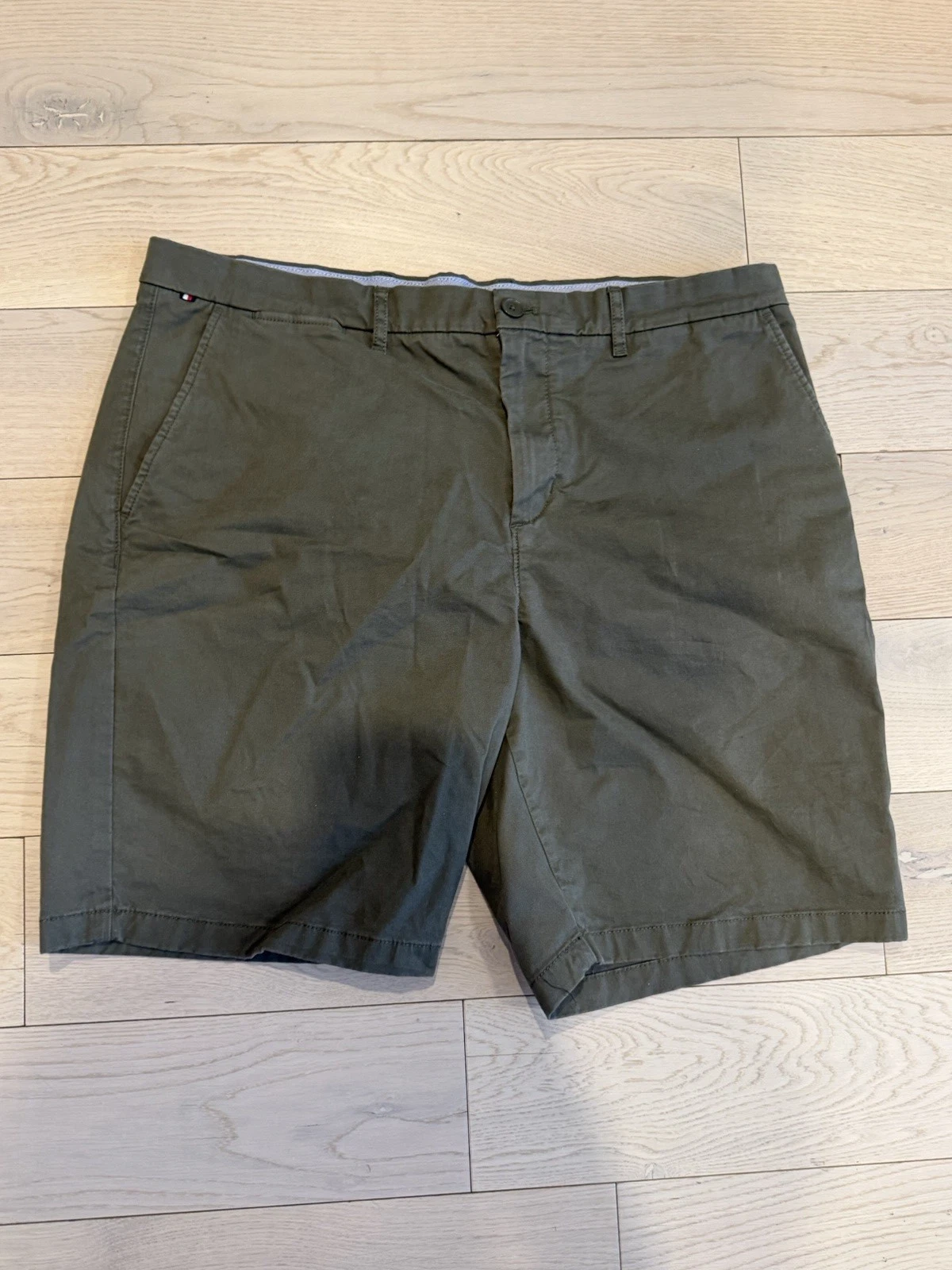 Tommy Hilfiger Flex 9” Chino Shorts Men’s 36 Dark Green Relaxed Fit
