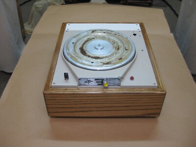 QRK 12'' Turntable with solid oak plinth