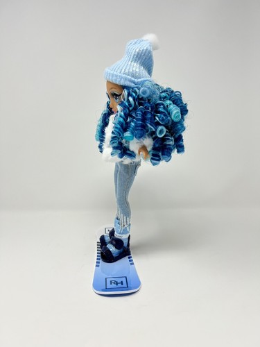 Rainbow High Skyler Bradshaw Winter Break Fashion Doll Blue Hair Boots Snowboard - Picture 4 of 9