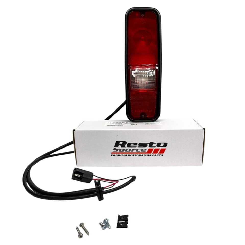 Carcaça e lente de lanterna traseira preta International Harvester Scout II Traveler - NOVA - Imagem 2 de 4