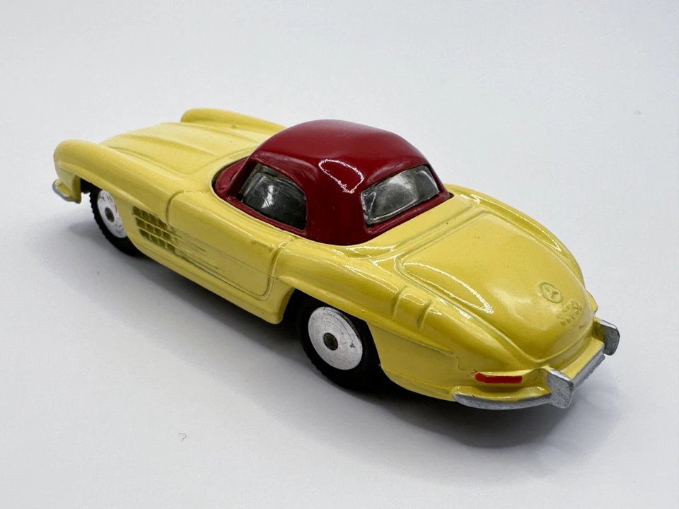 RARE VINTAGE CORGI TOYS 304S MERCEDES BENZ 300SL HARDTOP ROADSTER REPAINTED - Image 2 of 4