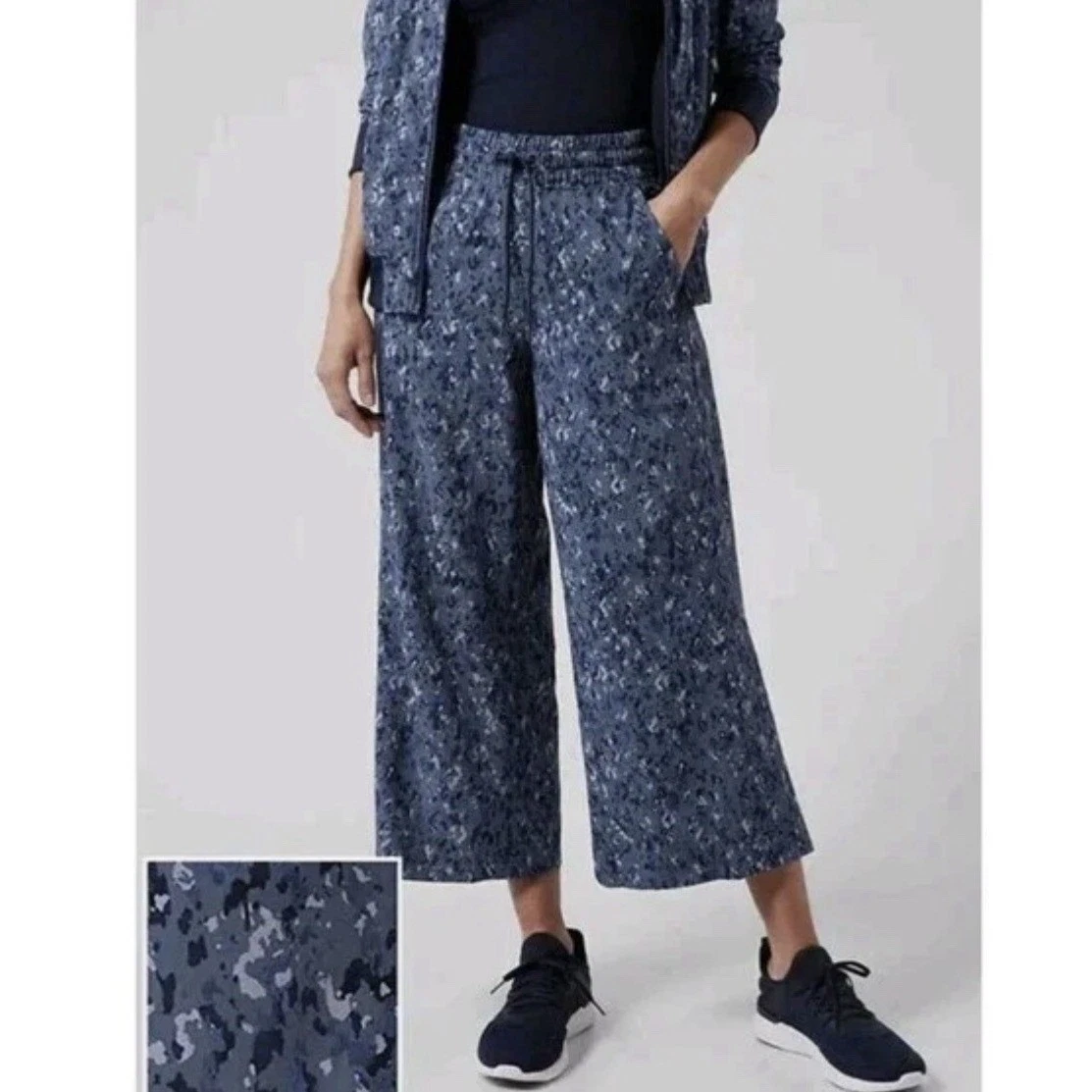 Athleta Avenue Printed Wide Leg Crop Pants Pull On Travel Outdoor Allure Navy 6
Opens in a new windo