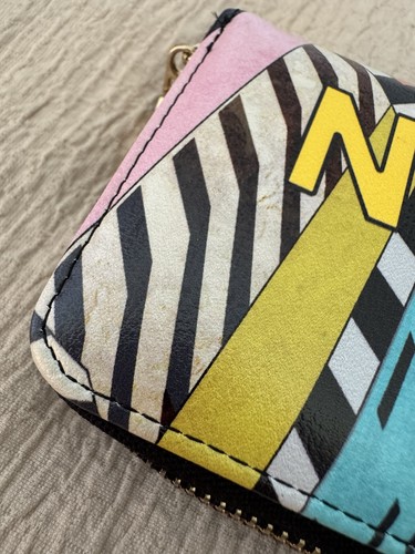 Portafoglio Nicole Lee grafico zip intorno stampa cartone animato pop art Y2K stile streetwear - Foto 10 di 11