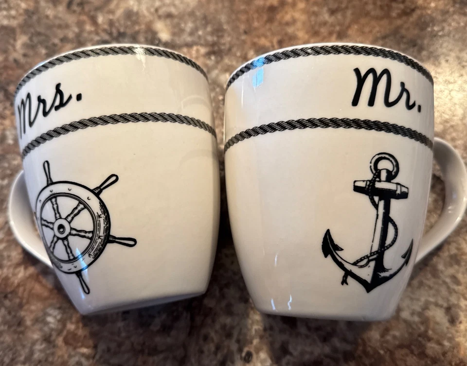 Juego Pfaltzgraff-2 tazas de café grandes Mr. & Mrs. Anchor & Wheel tema náutico Foto 3 de 4