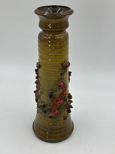 Vergoldete Studio Island LAVA Vulkanische Ton Kunstkeramik gelb rot MCM Brutalistische Vase