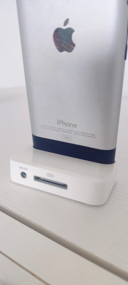 Apple iPhone 2G 1st generation 8GB. - Immagine 3 di 4