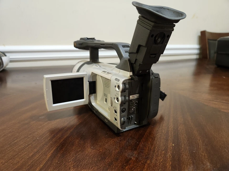 Canon DM-GL2A Video Camcorder - AS-IS/For Parts Only - Image 3 of 4