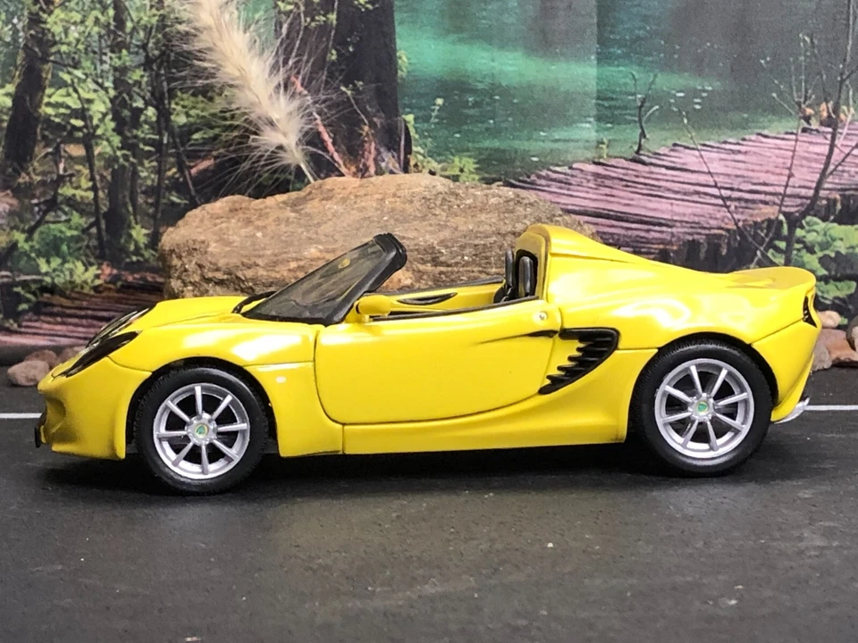 Imperfect 1:24 Diecast Car Welly YELLOW 2003 LOTUS ELISE 111s #2447 No Box - Image 2 of 4