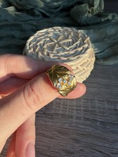 Leaf cubic zirconia ring. Silver gold pleated
