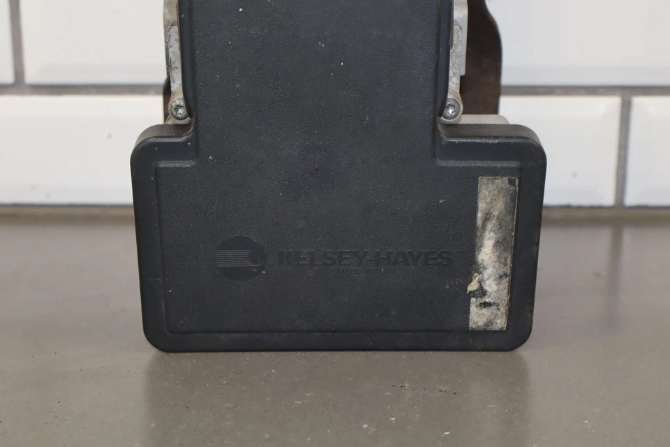 Conjunto de módulo de bomba ABS Chevy Tahoe GMT400 98-00 OEM Foto 4 de 4