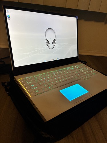 DELL Alienware Area-51m FHD rabat A-B