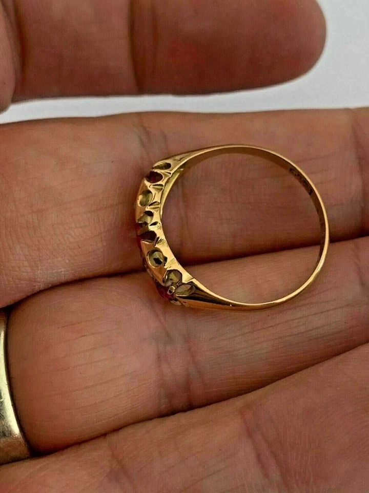 Anillo de compromiso redondo de 3 quilates creado en laboratorio con rubí para mujer enchapado en oro amarillo de 14 quilates Foto 3 de 4