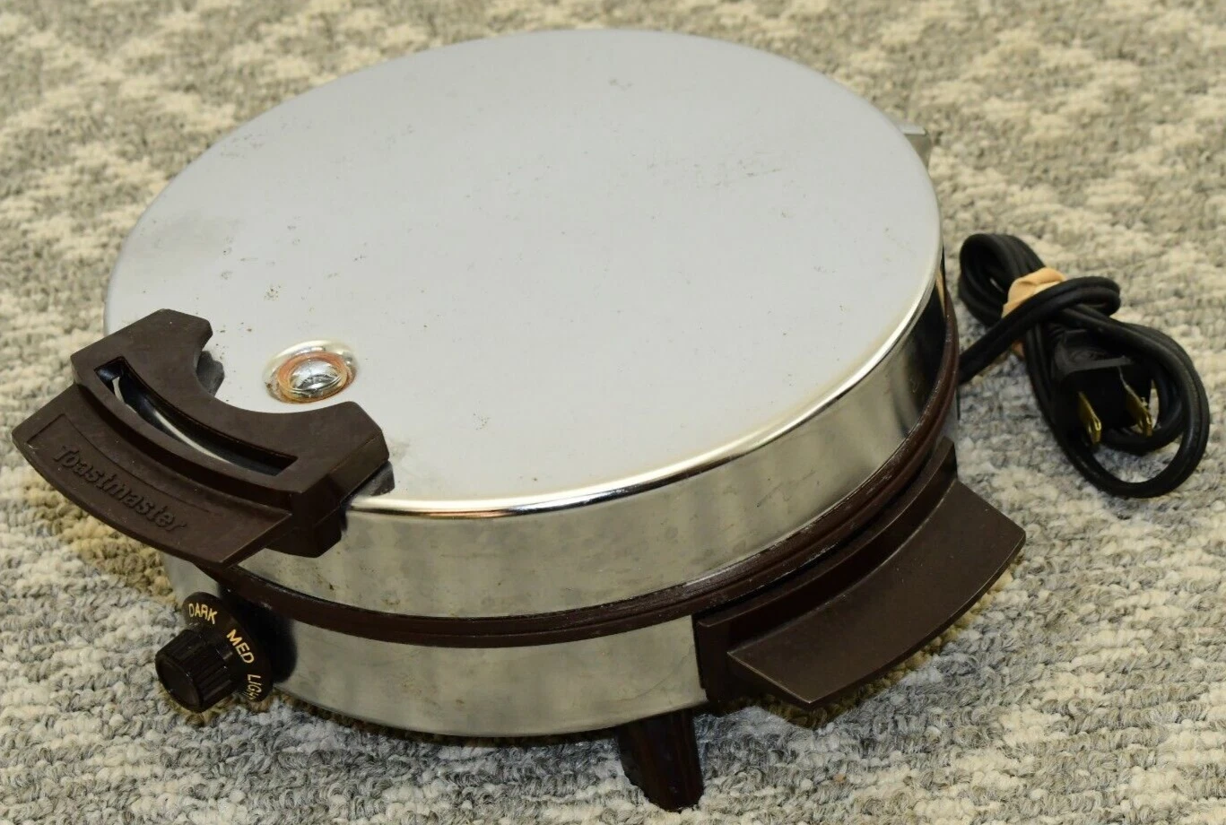 Vintage Toastmaster W252E Waffle Maker USA Made Chrome Round