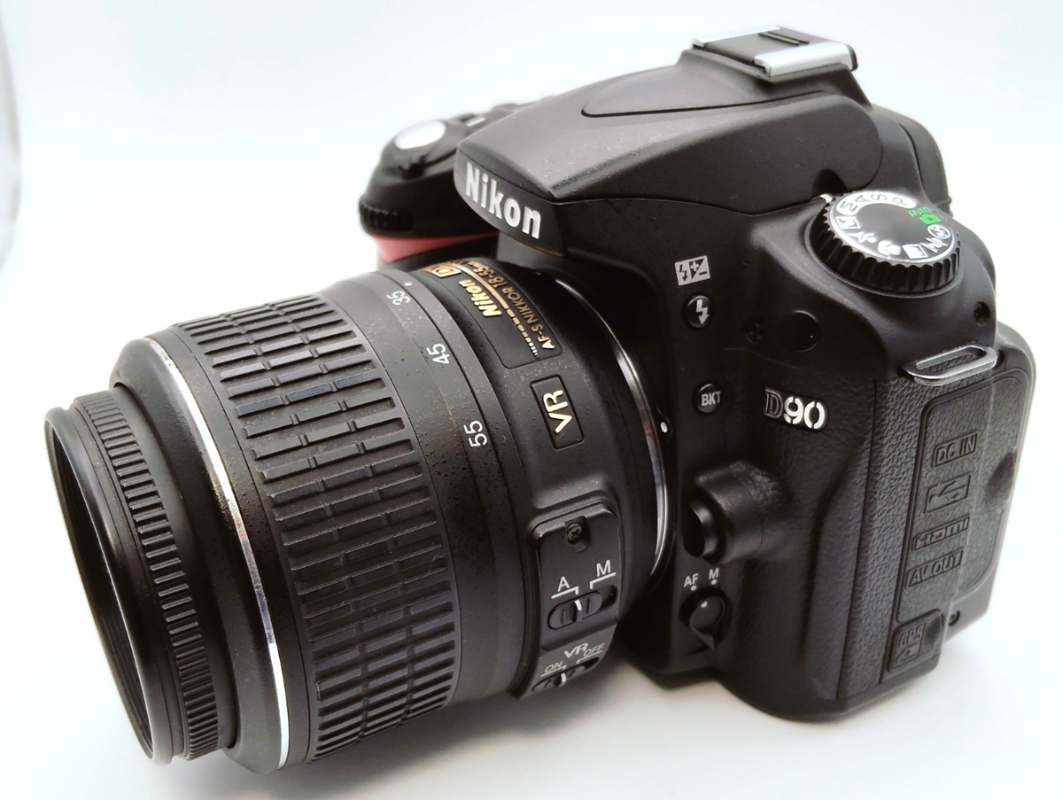 MINT SC: 7,449] Nikon D90 12.3MP Digital Camera Body w/ 18-55mm VR