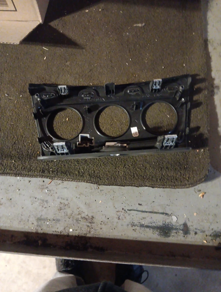 Dodge Avenger/Chrysler 200 2012-2013, embellecedor de bisel de control de clima, negro. Usado. Foto 4 de 4