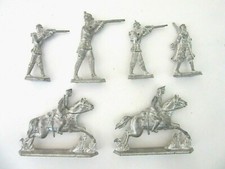 VINTAGE METAL LEAD TOY SOLDIERS and HORSES 6 PIECES Semi Flat