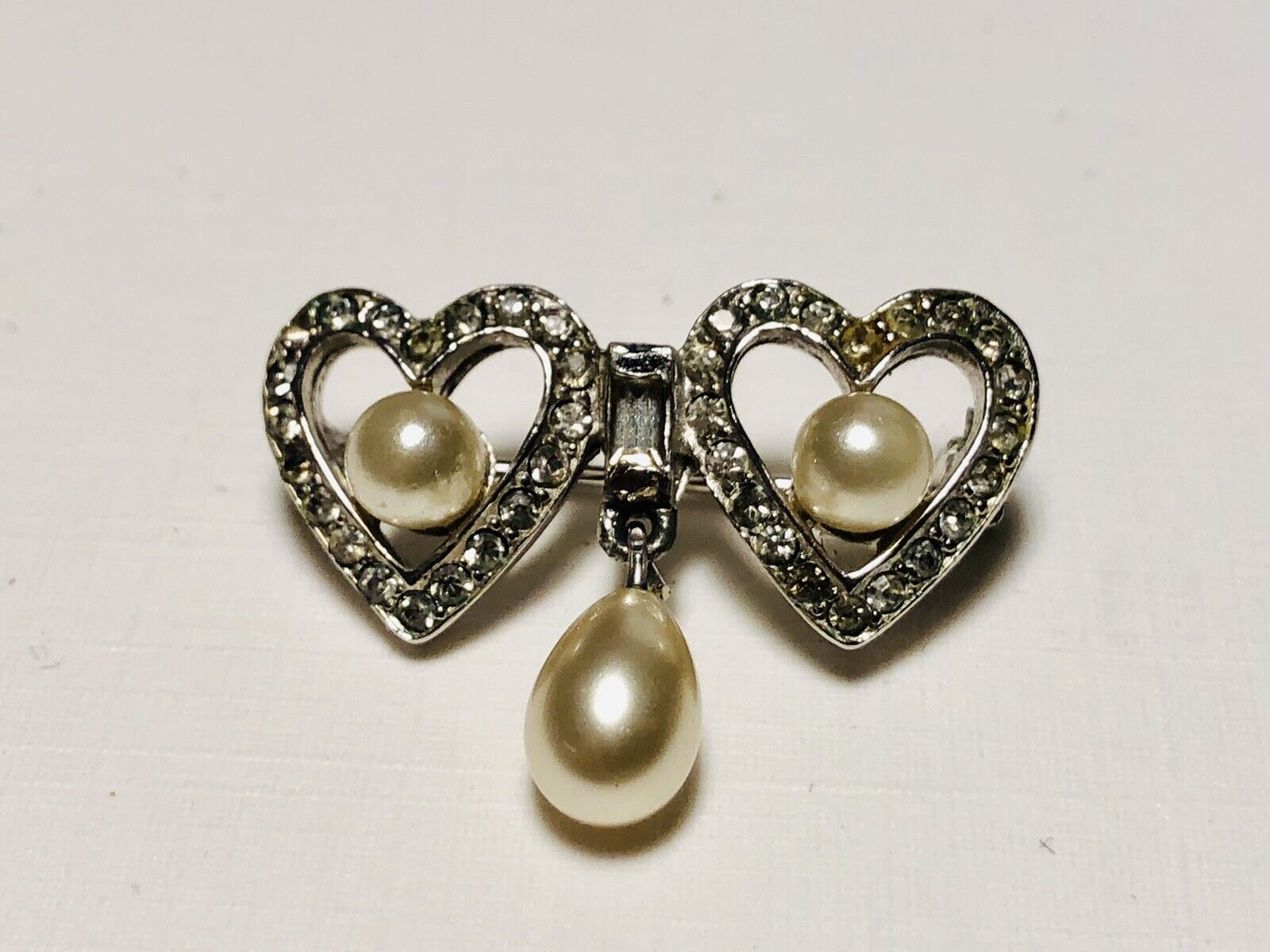 Small vintage double heart Silvertone brooch - image 2