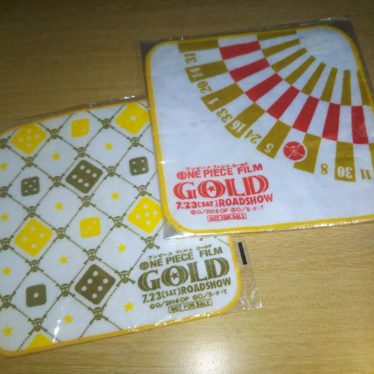 A72359 ONE PIECE FILM GOLD Hand towel *2 Only at 7-Eleven