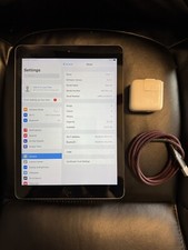 iPad Air MD786LL/A A1474 32GB Space Gray WIFI Only **READ DESCRIPTION **