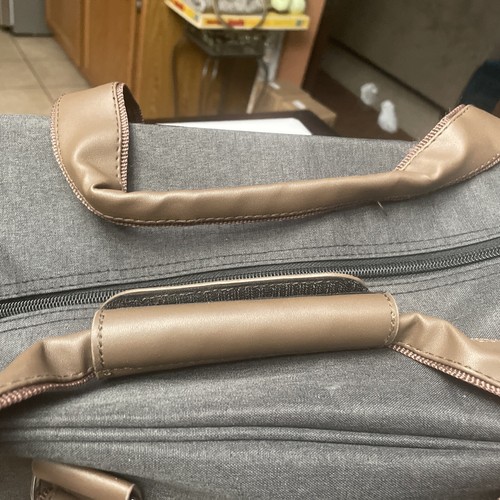 Bolso de lona con ruedas grandes Bella Russo y correa para el hombro de 20"" nuevo sin etiquetas - Imagen 17 de 17