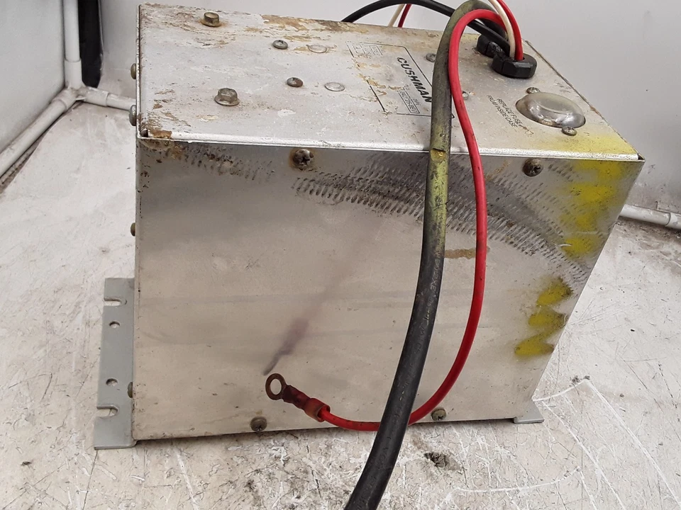 Cargador Cushman 892860 24LC25-8ET Foto 2 de 4