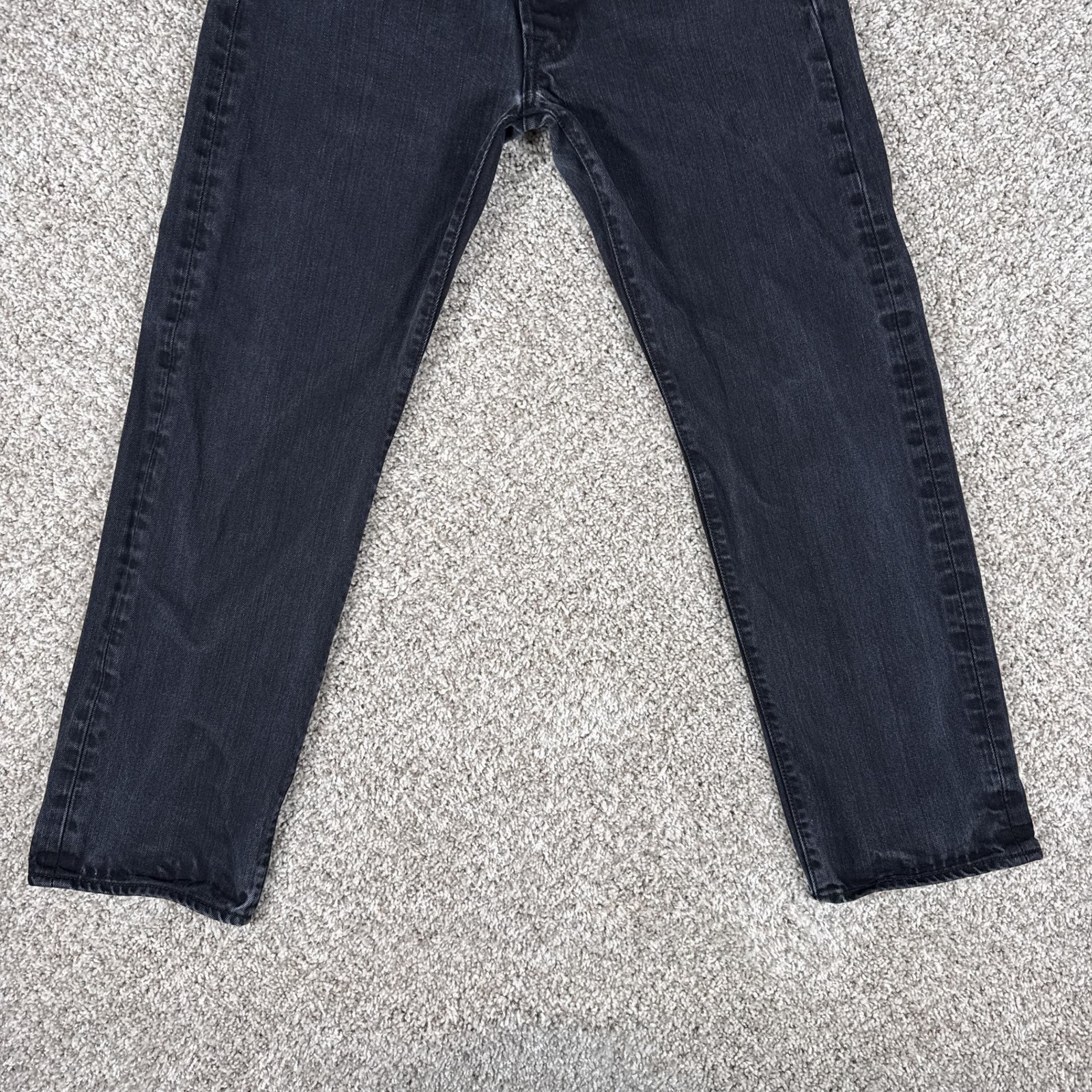 Levis 501 Jeans Mens 32X30 Black Button Fly Straight Leg Classic Washed Denim thumbnail 4