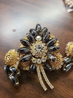 Vintage D&E JULIANA HEMATITE RHINESTONE GOLD FILIGREE LARGE TIERED BROOCH Set