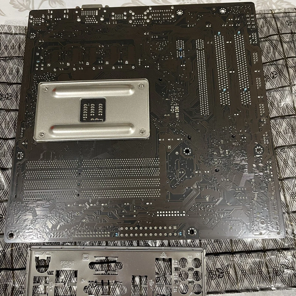 ASUS M5A78L-M/USB3 AMD Socket AM3+ DDR3 Micro ATX Optical 6 Pt Audio Motherboard - Image 4 of 4